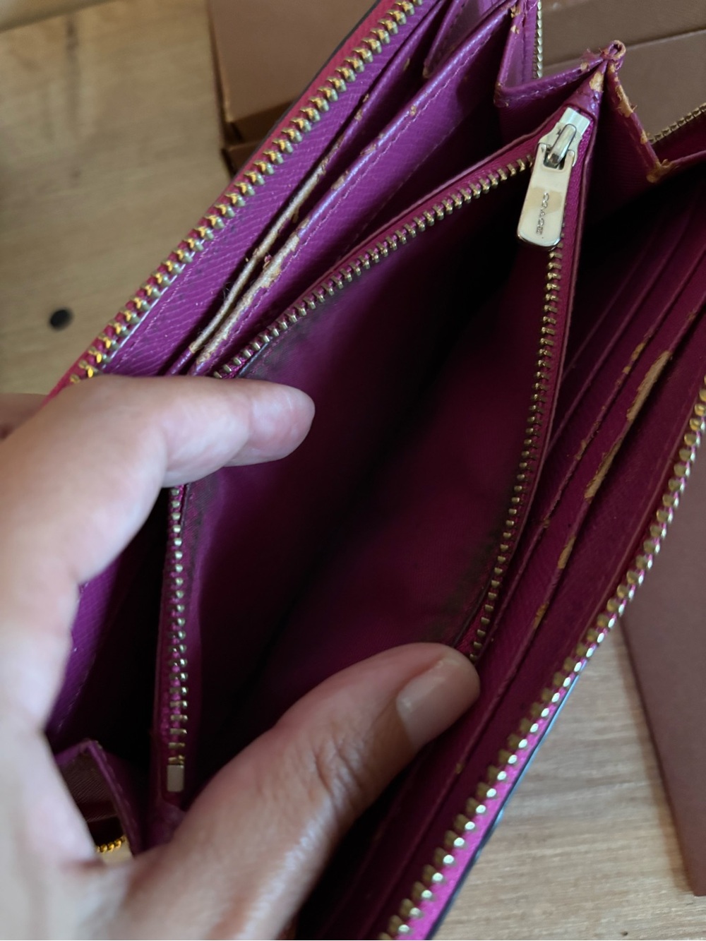 Authentic Coach patent leather zippy wallet - Picture 8 of 8
